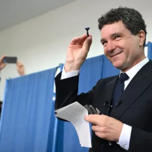 Présidentielle en Roumanie : Nicusor Dan, un mathématicien pro-européen qui devra résoudre l'équation d'un pays divisé