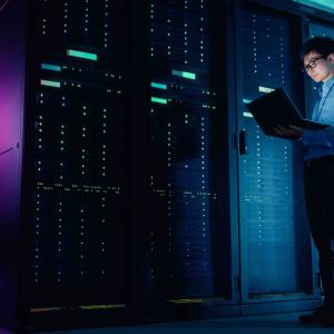 Une histoire des liaisons dangereuses entre numérique et électricité