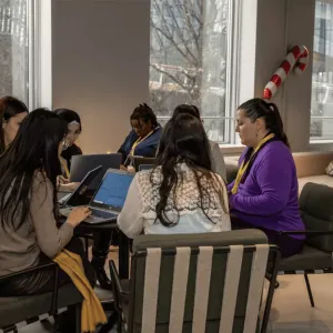DesCodeuses : l’école qui forme les femmes des quartiers populaires aux métiers de la tech