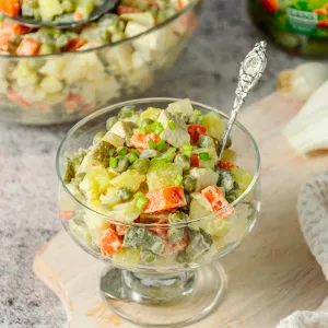 Sałatka jarzynowa / salade de légumes polonaise (végétarien, vegan)