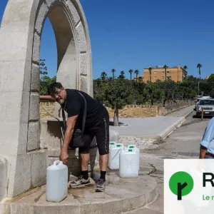 « On n'a jamais vu ça » : en Sicile, des bidons d'eau face à la pénurie