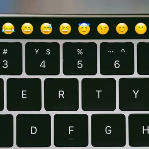 Réseaux sociaux et accessibilité : comment rendre les émojis accessibles ?