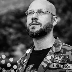 Mixæl Laufer, l’homme qui veut vous apprendre à hacker votre pharmacie