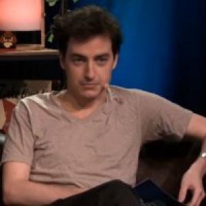 François Malaussena sur Twitter : “« Pourquoi ils crament chez eux, et pas à Paris ? Ils sont cons »… Ben non : Paris c'est loin, il faut y aller, et surtout, nombreux. Puis y survivre sans connaître les lieux, sans la solidarité des riverains. Puis réussir à revenir quand Pécresse a coupé les transports. ⤵️”