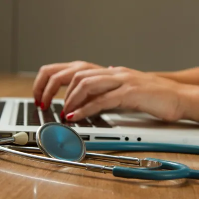 Santé connectée : la Fondation Linux, Google et l’OMS s’unissent pour imposer l’IA médicale libre