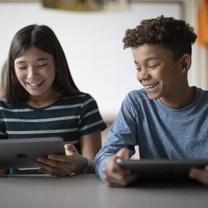 Pourquoi utiliser des iPads en classe développe la collaboration et la créativité. Invitation  au Jamf Breakfast Club