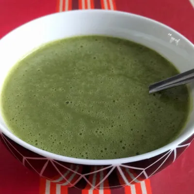 Soupe de fanes de betteraves rouges