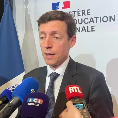 Le ministre s’adresse aux chef.fes d’établissement : appel au dialogue, consultation en ligne des lycéen.nes