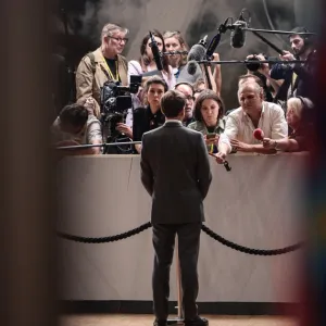 Macron en pleine pression nerveuse contre la presse