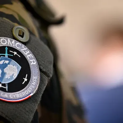 Cyberattaques : l'armée forme et recrute de jeunes experts en informatique à Saint-Malo