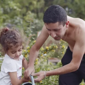 « La Terre des vertus », un docu poétique et engagé au cœur des jardins d’Aubervilliers
