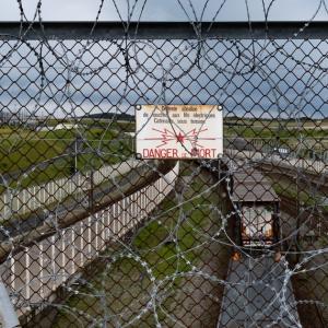 À Calais, la mort au bout d’Eurotunnel
