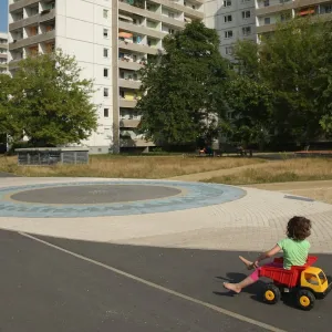 Combien de temps l’humanité survivrait-elle si l’on arrêtait de faire des enfants ?