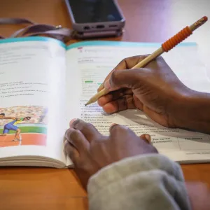 Journée internationale de l'alphabétisation : en 2026, six millions d'enfants supplémentaires risquent d'être déscolarisés dans le monde