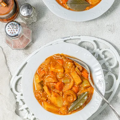 Ragoût de légumes au beurre de cacahuètes (végétarien, vegan)