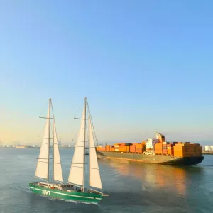 15 000 bouteilles de vin arrivent aux États-Unis à bord du premier voilier-cargo du monde