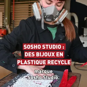 Des bijoux fabriqués à partir de plastique recyclé