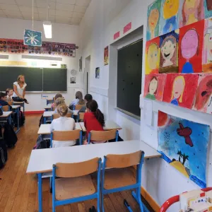 Éducation sexuelle : le nouveau programme national prévoit-il de "parler de sexe à des enfants sans leur consentement" ?