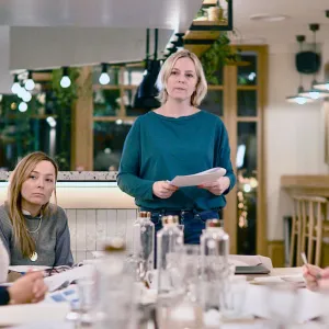 Les femmes riches ne courent pas les rues (1/2) - Regarder le documentaire complet | ARTE