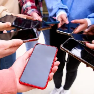 Smartphones au collège : de quoi la « pause numérique » est-elle le nom ?