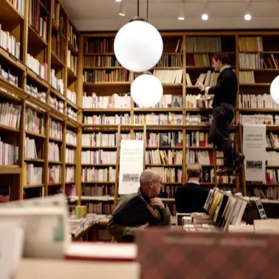 Des firmes d'IA achètent, numérisent puis détruisent des livres anciens | RTS