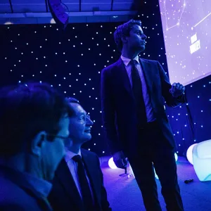 Chatbots, campagnes « augmentées »… l’IA s’immisce dans la politique française
