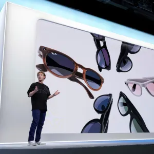 Lunettes connectées : « Si Meta-EssilorLuxottica capte 60 % du marché, la concurrence se met en ordre de bataille »