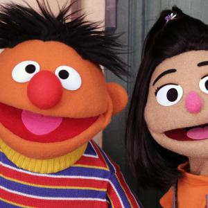 L’émission « Sesame Street », qui en est à son 4 591e épisode aux Etats-Unis, va accueillir sa première marionnette asiatique
