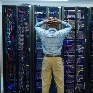 Éloge du bug : quand le dysfonctionnement nous aide à repenser le numérique