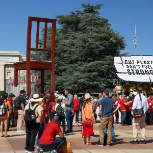 «Ne rien faire, c’est se tirer une balle dans le pied» : les négociations pour un traité contre la pollution plastique débutent à Genève