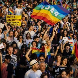 En Bulgarie, le Parlement adopte un amendement interdisant la "propagande" LGBT+ à l'école