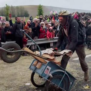 Manif contre l'autoroute A69 | Brut.