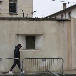 Farid, coincé dans la « machine à broyer » de la déchéance