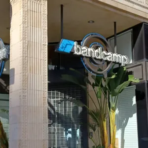 Après son rachat, Bandcamp licencie la moitié de ses troupes – Libération
