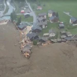 "Un scénario comme ça, ce n'était pas prévu" : après l'effondrement d'un glacier sur un village en Suisse, la crainte d'une autre catastrophe naturelle