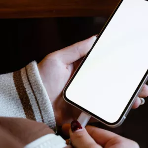 L'Iphone 15 passe au connecteur universel, comme exigé par l'Union Européenne