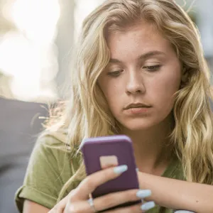 Does Social Media Use Cause Depression? - Child Mind Institute