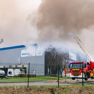 Chez Bolloré, des batteries en fumée, les habitants enfumés