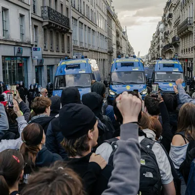 « Le gouvernement peine systématiquement à ouvrir le dialogue et à entendre ce que la rue lui dit »
