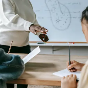 École : le rapport choc sur le malaise des enseignants, abandonnés de la République.