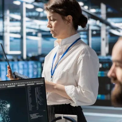 Avec l’avènement des data centers, certains métiers vont s’arracher en France : pourquoi les jeunes doivent foncer vers ces filières
