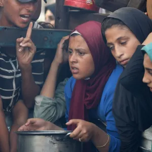 Gaza : "Les quantités acheminées sont largement inférieures au minimum nécessaire pour faire face aux besoins", alerte le Croissant-Rouge palestinien