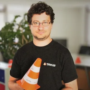 “Cet État corrompu qui cultive l'entre-soi” : poussé à bout, le créateur de VLC veut quitter la France