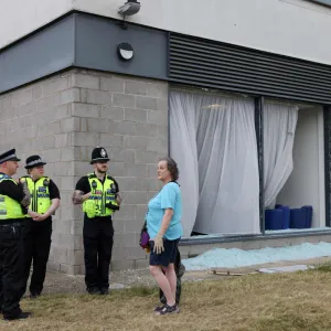 Emeutes au Royaume-Uni : sur les réseaux sociaux, l’extrême droite attise la haine