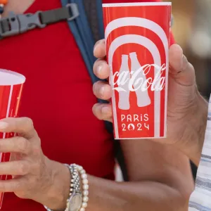 JO de Paris 2024 : des millions de bouteilles en plastique vidées dans des gobelets consignés, la promesse "zéro déchet" loin d'être tenue