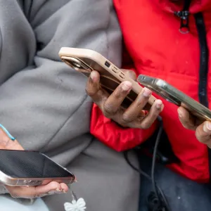 Interdiction des réseaux sociaux aux moins de 15 ans : « On ne pourra plus rien faire, on va retourner à la préhistoire »