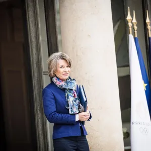 Après l’attaque de Nicolas Sarkozy contre le temps de travail des enseignants, un tollé et un soutien ministériel jugé tardif