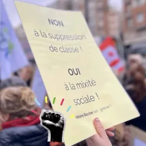 Mobilisation contre les fermetures de classes devant le rectorat de Paris