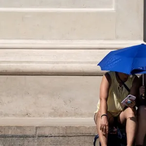 Canicule : 16 départements basculent en alerte rouge, quelle est la différence avec la vigilance orange ?