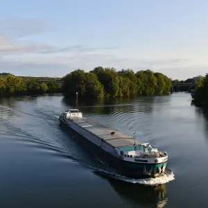 Méga-canal : le fluvial est-il vraiment le fret du futur ?